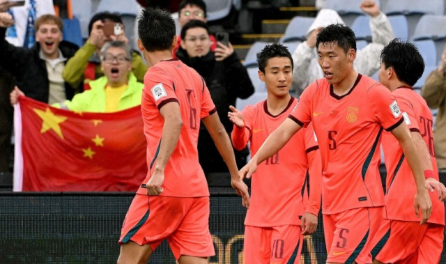 必赢体育官方网站-开场9分钟丢2球！国足遭2026年首败，重大亮点：拜合拉木造3黄2红